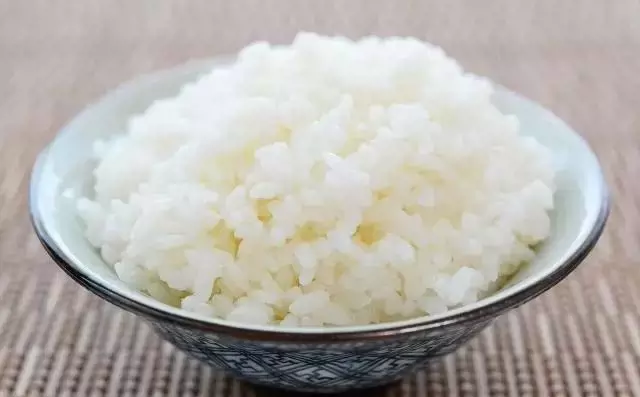 野钓大鲫鱼，米饭为何比商品饵还好用？